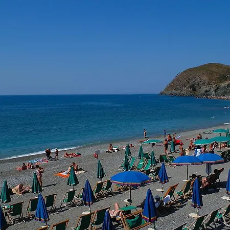 Una Rotonda Sul Mare Levantur